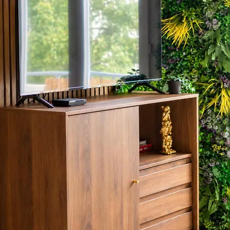 Mango Jungle - Chaleureux Sur Le Theme De La Jungle Avec Balcon A