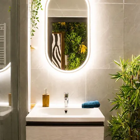 Mango Jungle - Chaleureux Sur Le Theme De La Jungle Avec Balcon A